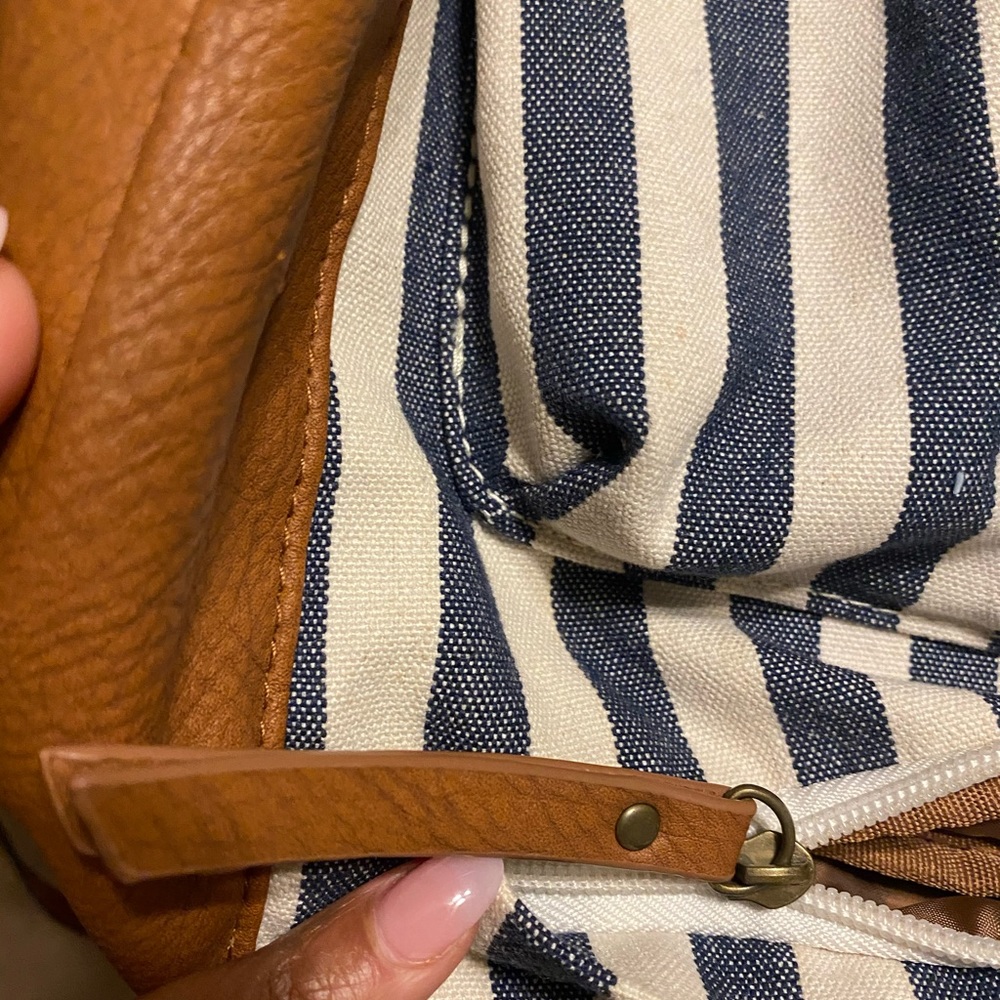 Backpack - Picture 7 of 8